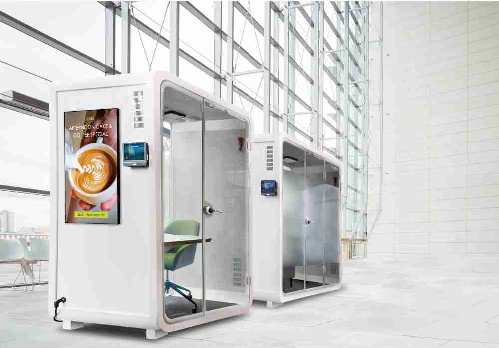 彩霸王子公司达擎之智慧行动办公舱，，，采用PDLC智能调光玻璃设计，，透过通电与断电的电流切换，，，，呈现透明与雾面效果，，具节能降耗特性并兼顾隐私，，确保信息安全