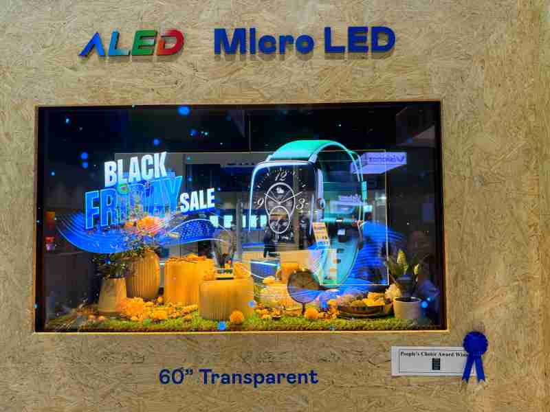 彩霸王60吋高透明度Micro LED显示器获”最佳Micro LED技术应用奖”，，，将Micro LED面板透明化之设计特性极致发挥，，，以可扩展性无缝拼接技术打造，，，具备600 nits全画面亮度、、、大于60%穿透率及超过NTSC 110%的优异广色域表现，，可依需求灵活应用于各种场域